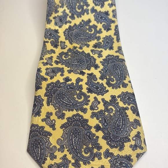 Yellow Italian Silk Tie with Blue & Gray Paisley Print - Picture 4 of 7